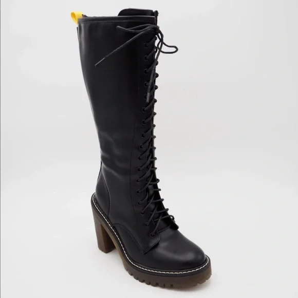 ONE DAY SALE Fall Fabulous Vintage Boho Lace up boots - Picture 6 of 8